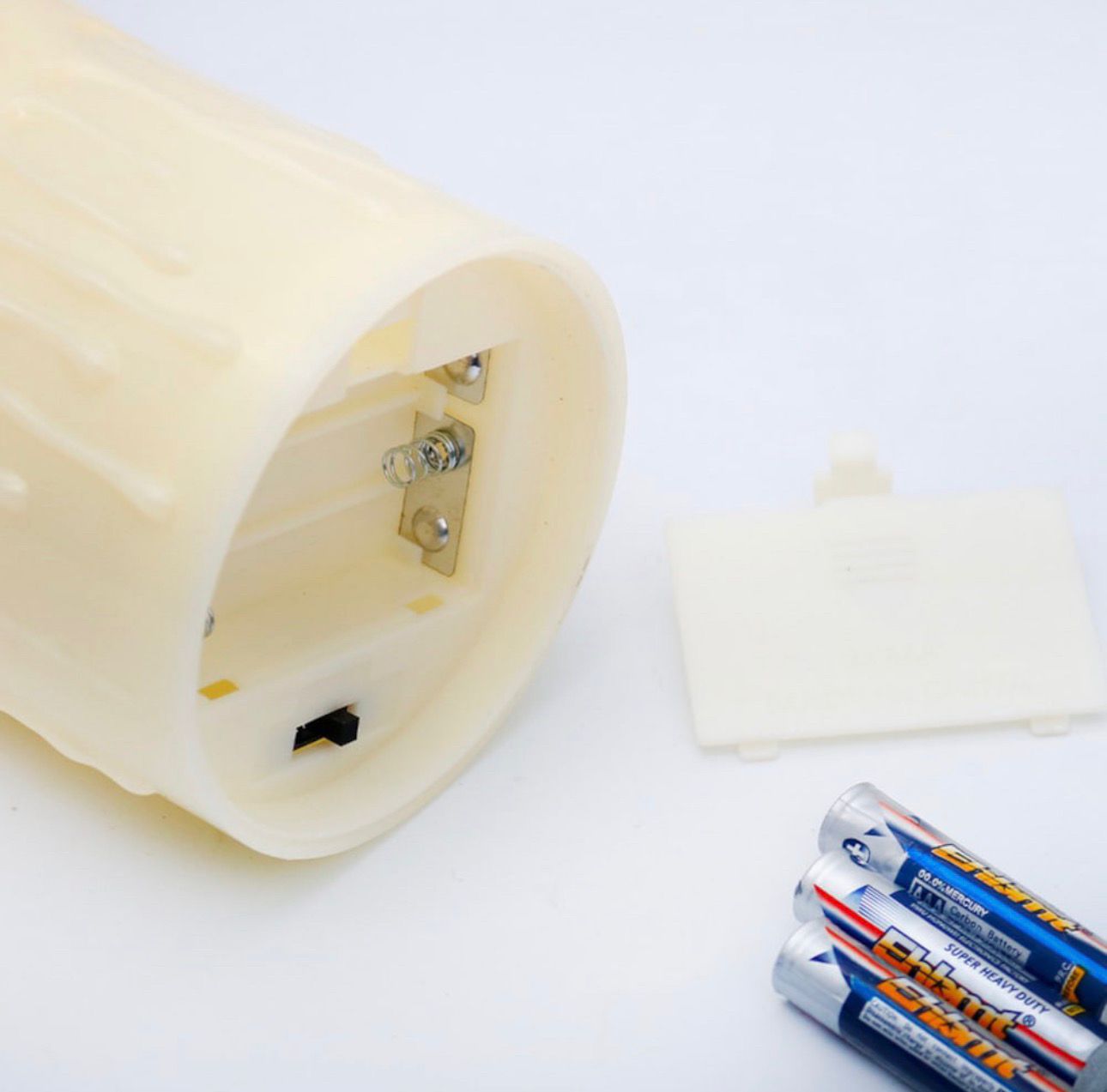 Lumanari Decorative 5/set cu LEd din Plastic, Diferite Dimeniuni cu Efect Flacara